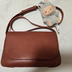 Cuyana - Concertina Shoulder Bag - Rioja Red Color